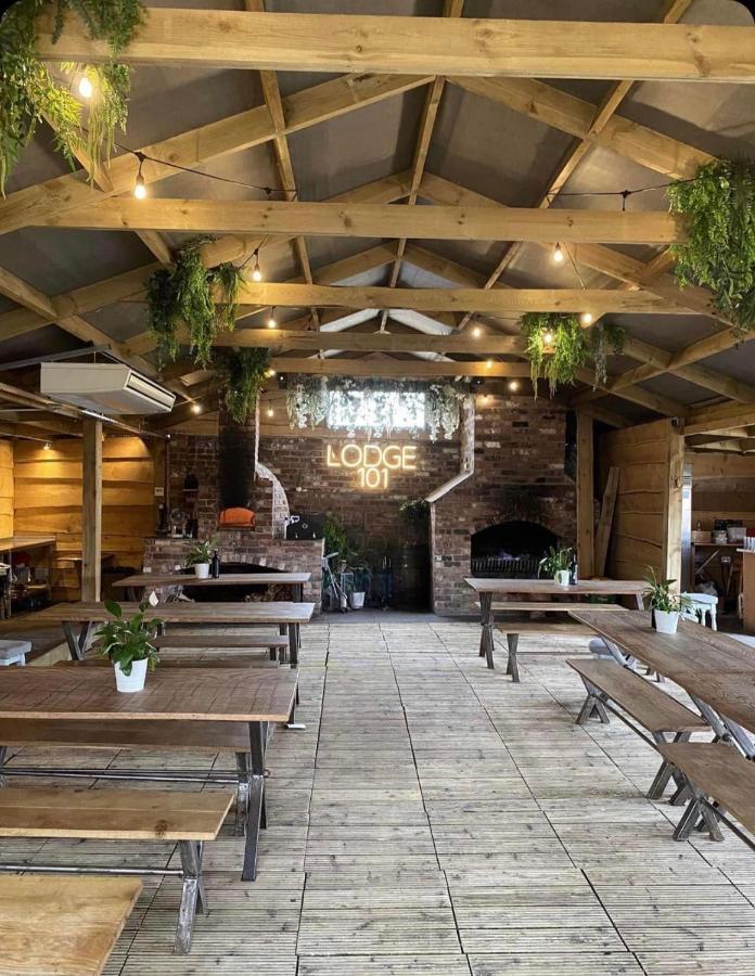 The Huntsman Hotel Cheadle  Exterior photo